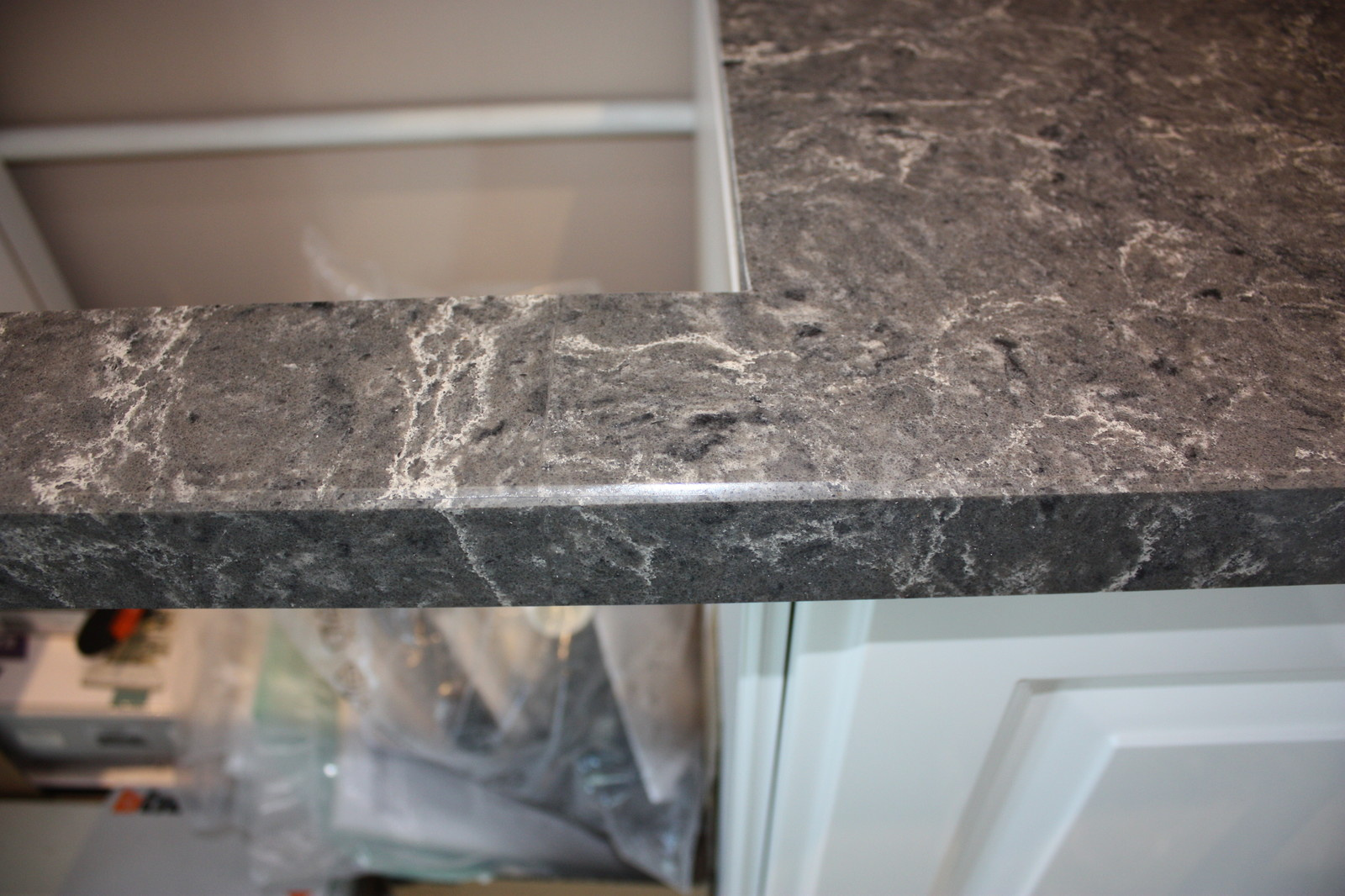 Столешница и стеновая панель из кварцевого агломерата Caesarstone (Израиль)