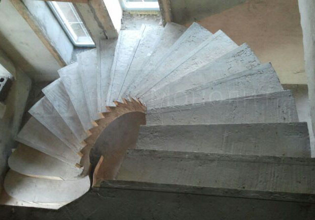 Полувинтовая лестница