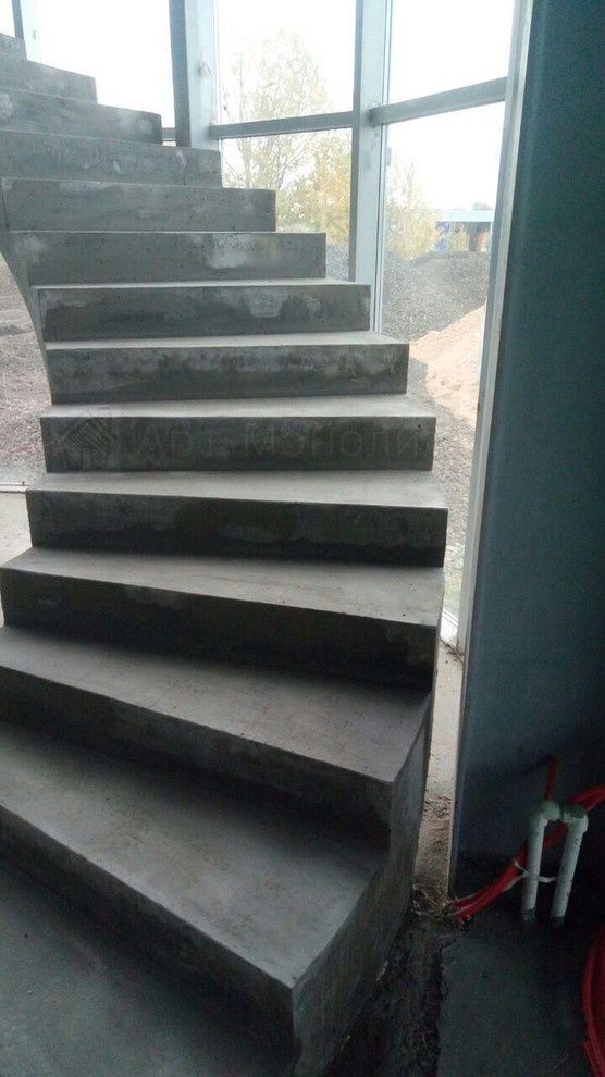 Обложка проекта: Полувинтовая лестница