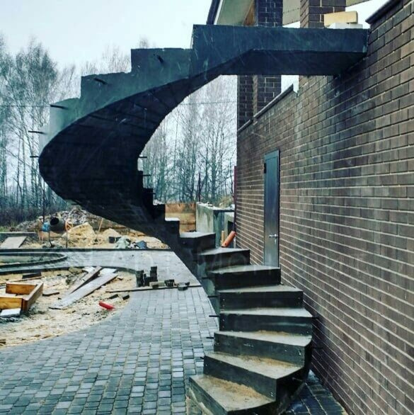 Обложка проекта: Винтовая лестница