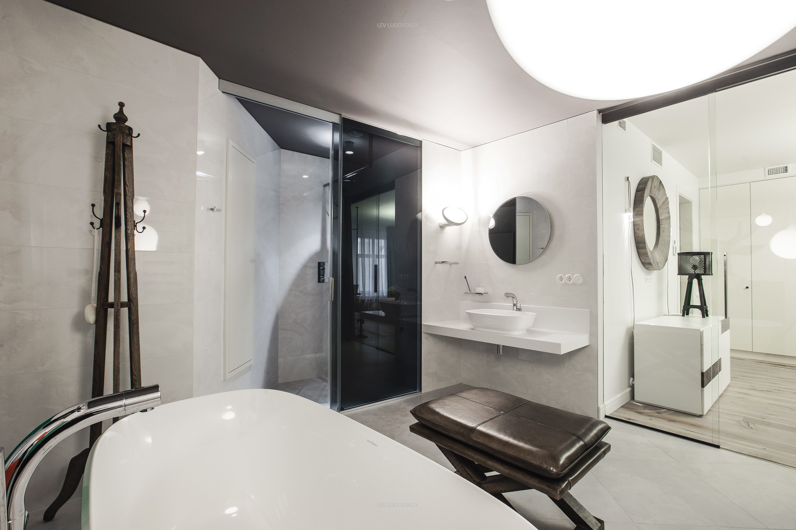 T-TRIPTYCH apArtment