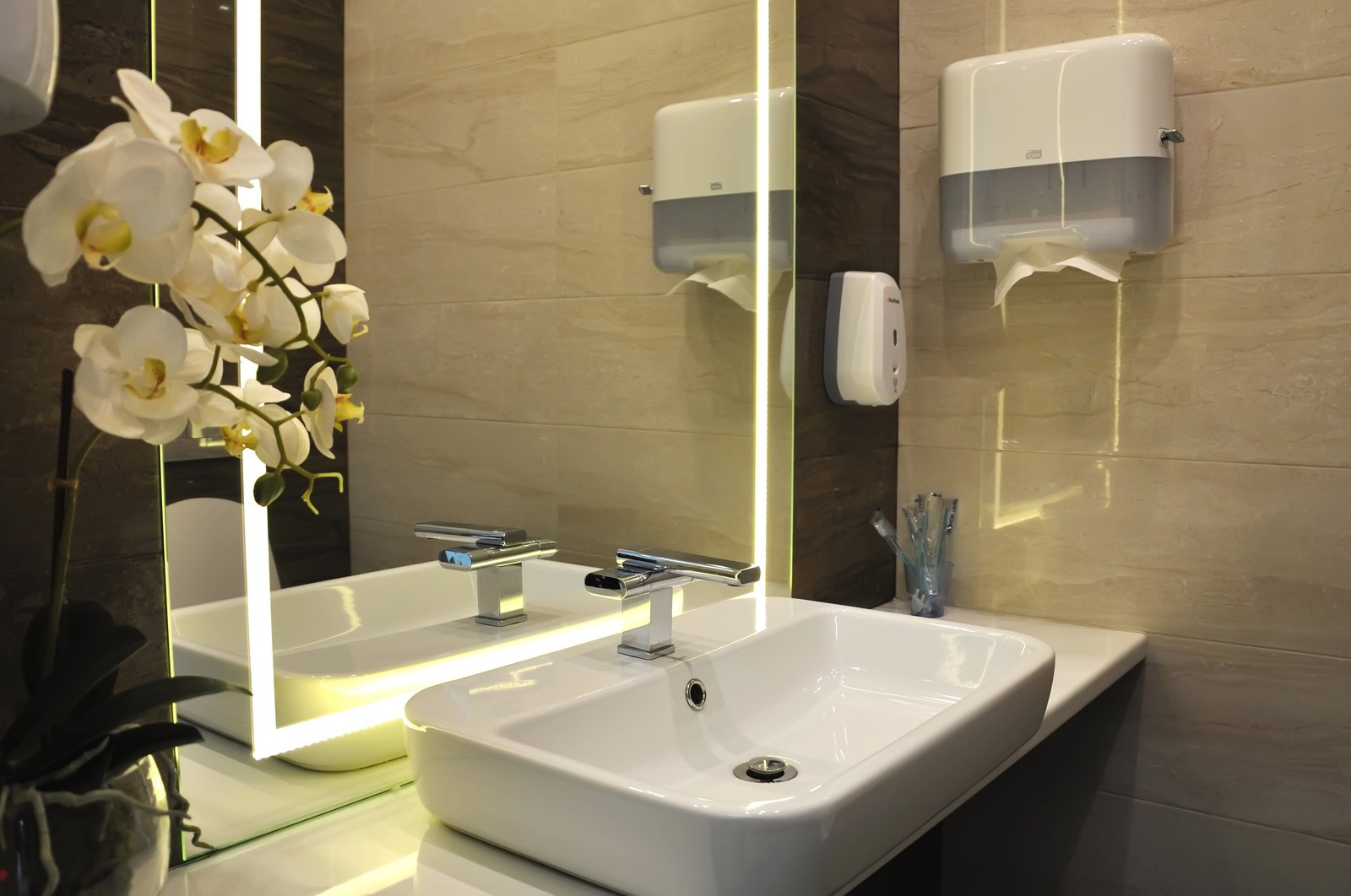 Авторская стоматология доктора Петрова "Artes"