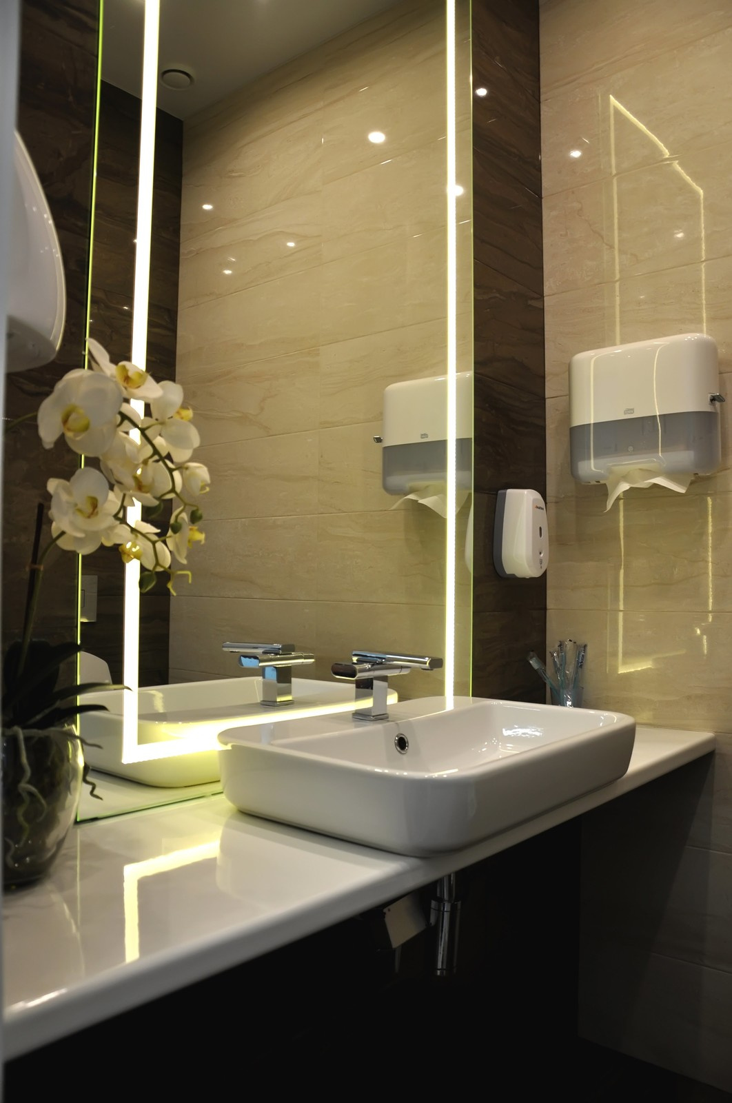 Авторская стоматология доктора Петрова "Artes"