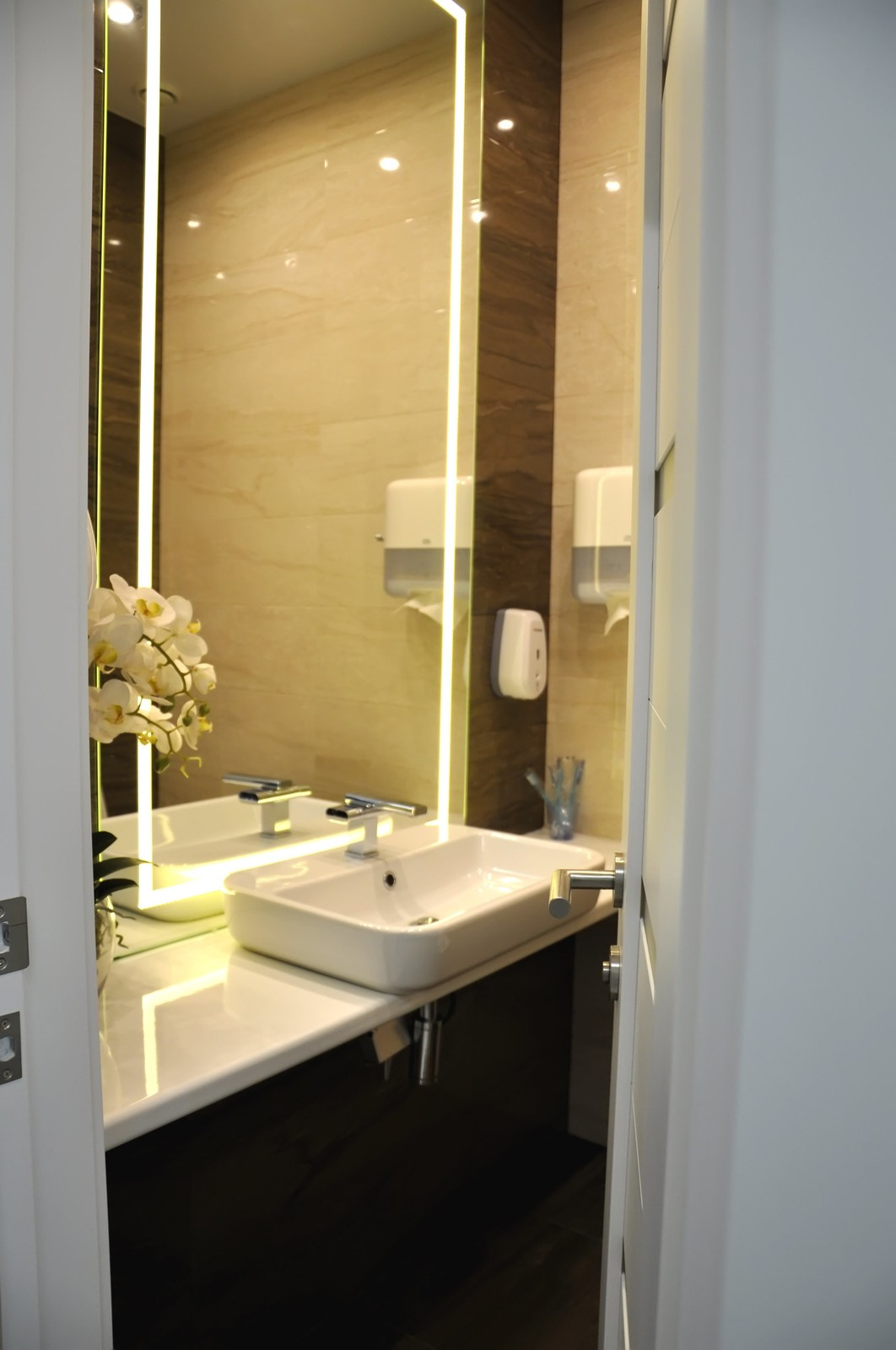 Авторская стоматология доктора Петрова "Artes"