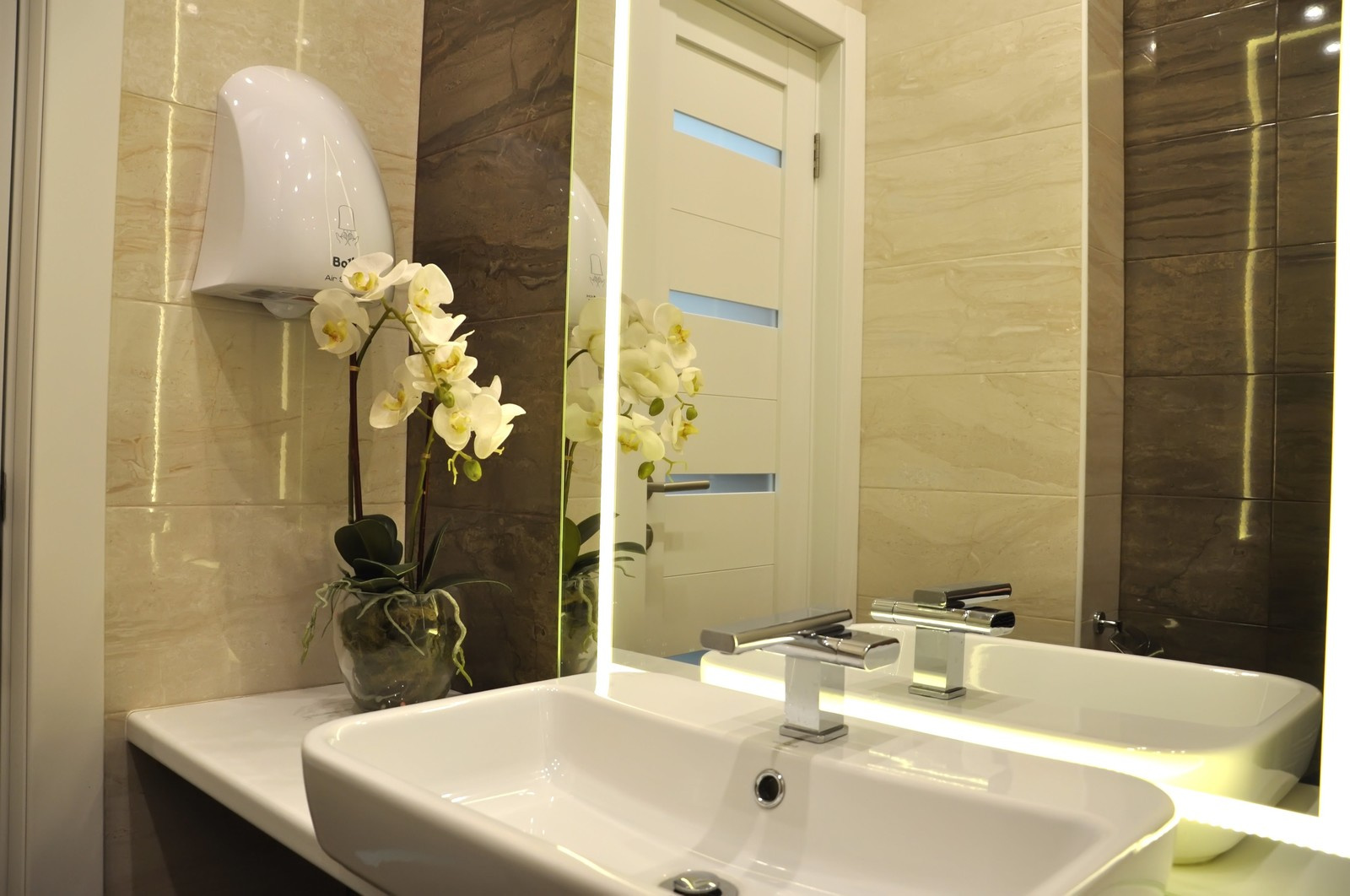 Авторская стоматология доктора Петрова "Artes"