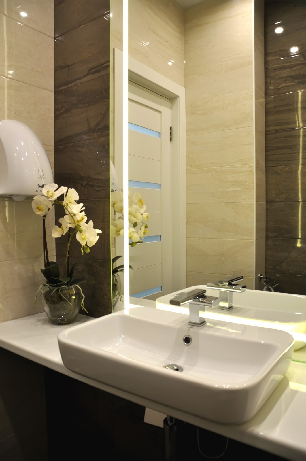 Авторская стоматология доктора Петрова "Artes"