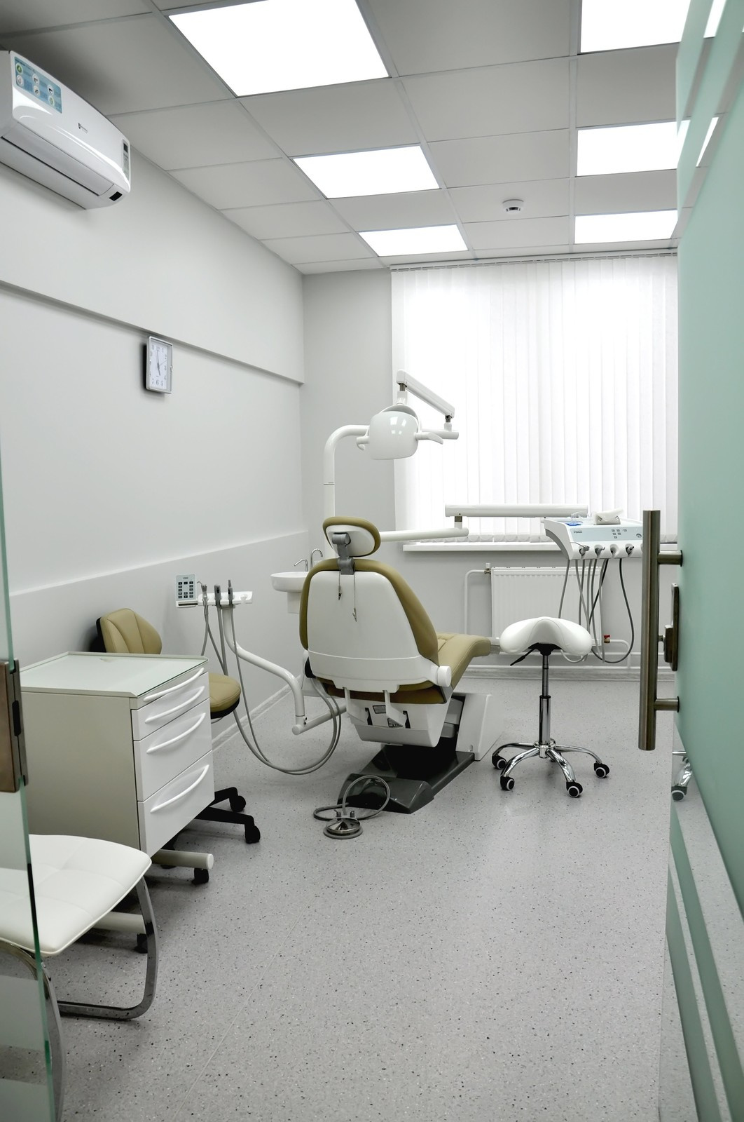 Авторская стоматология доктора Петрова "Artes"