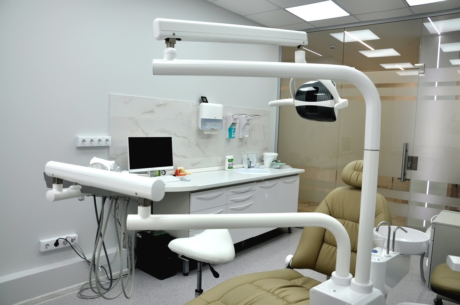 Авторская стоматология доктора Петрова "Artes"