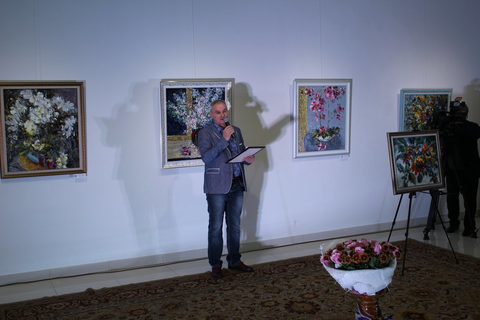 Interior decoration paintings.