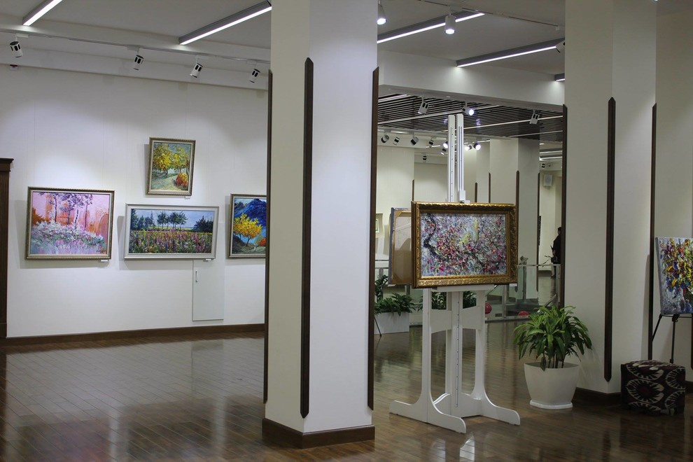 Interior decoration paintings.