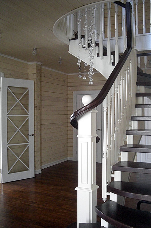 Лестница в загородном доме