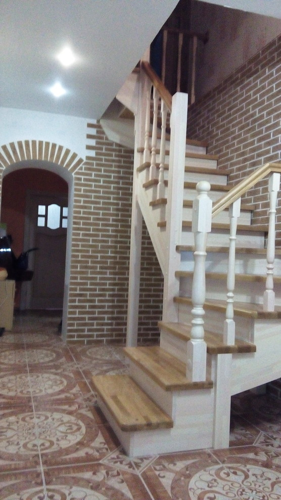 2-х цветная деревянная лестница