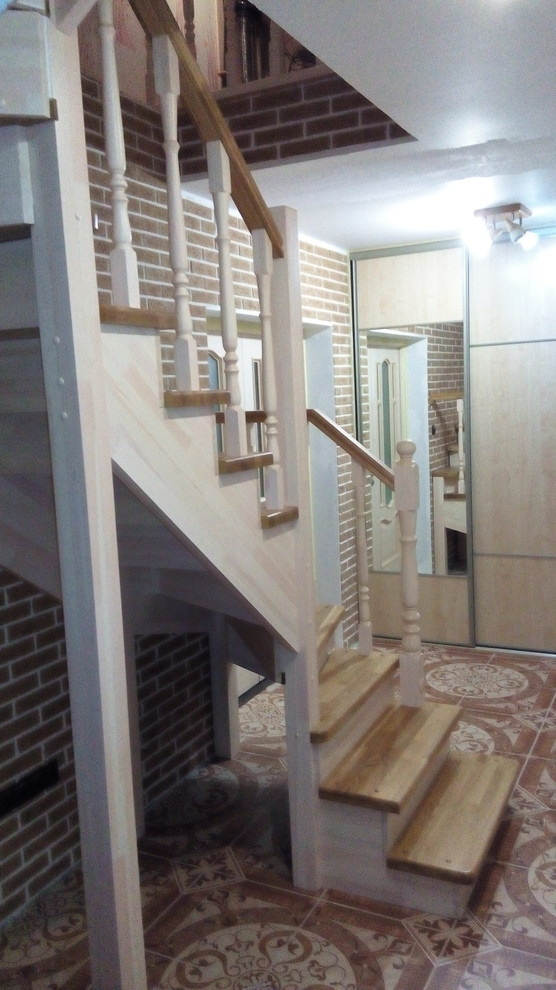 2-х цветная деревянная лестница