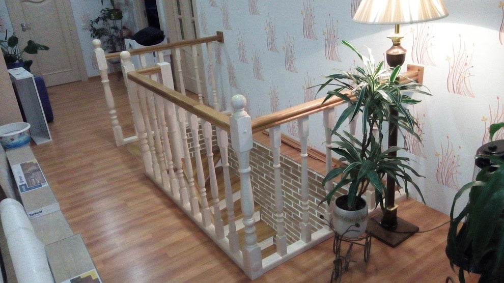 2-х цветная деревянная лестница