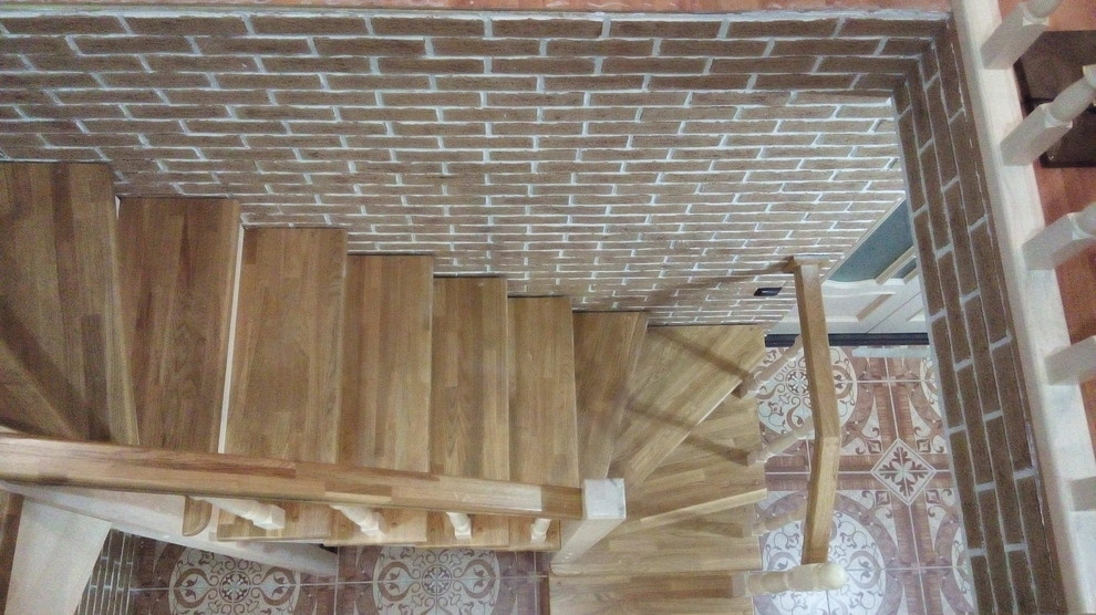 2-х цветная деревянная лестница