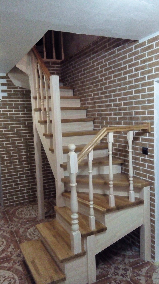 2-х цветная деревянная лестница