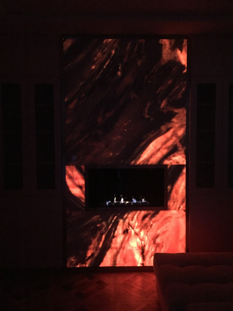 Обложка проекта: Биокамин BioKer в светящемся пилоне из оникса