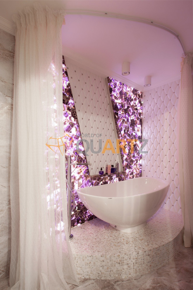 Облицовка стен в сан.узле полудрагоценным камнем Caesarstone.