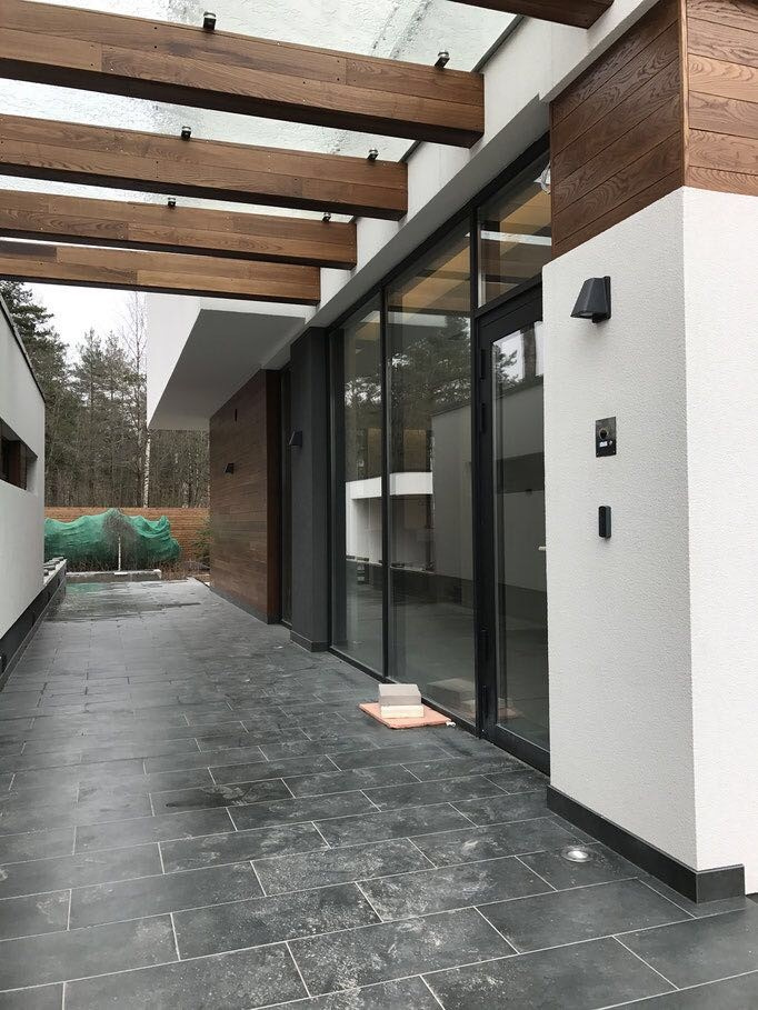 Дом в Ленинградской области. Отделка фасадов термоясенем.