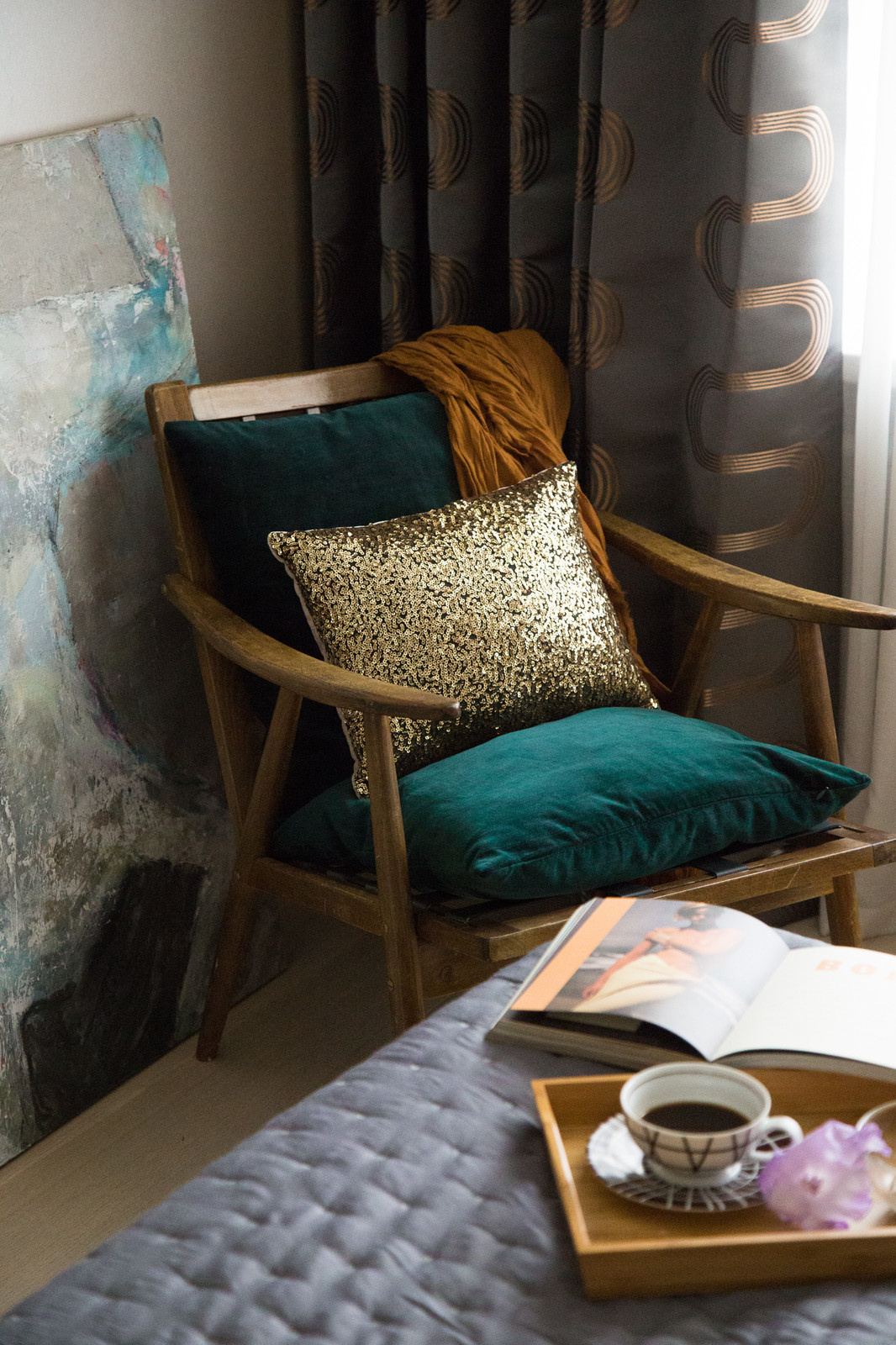 Яркая геомтерия в трехкомнатной квартире.