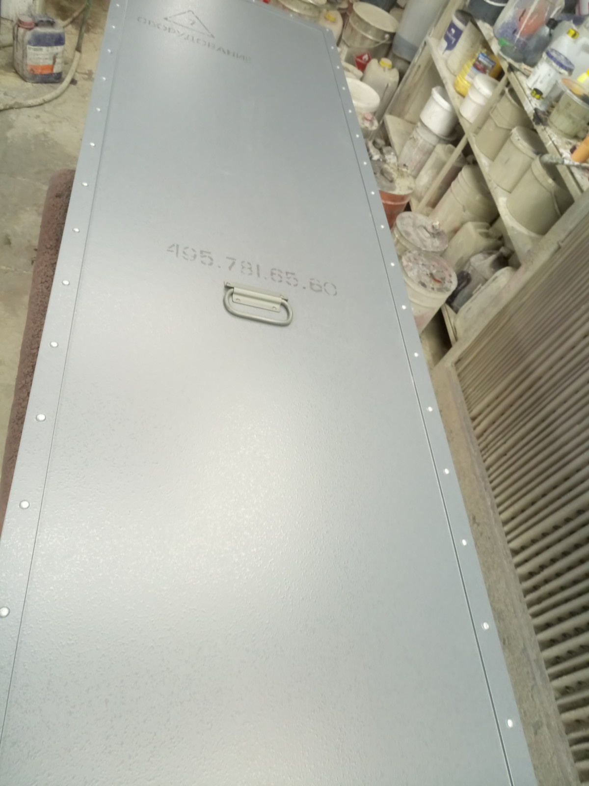 шкаф в стиле милитари для лофт мастерской