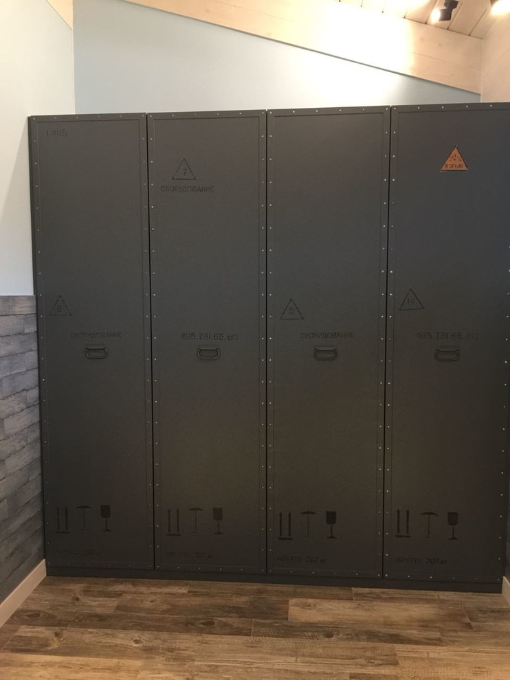 Обложка проекта: шкаф в стиле милитари для лофт мастерской