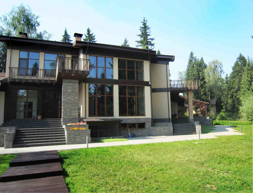 Двухэтажный дом с подвалом, гаражом на 2 машины и бассейном в Подмосковье.