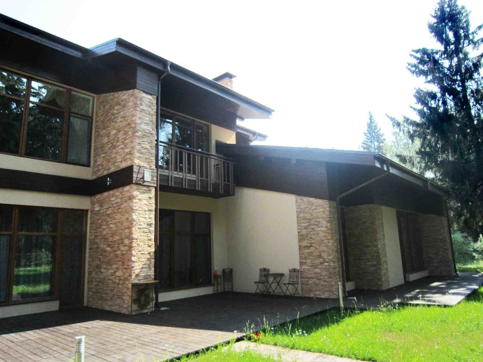 Двухэтажный дом с подвалом, гаражом на 2 машины и бассейном в Подмосковье.