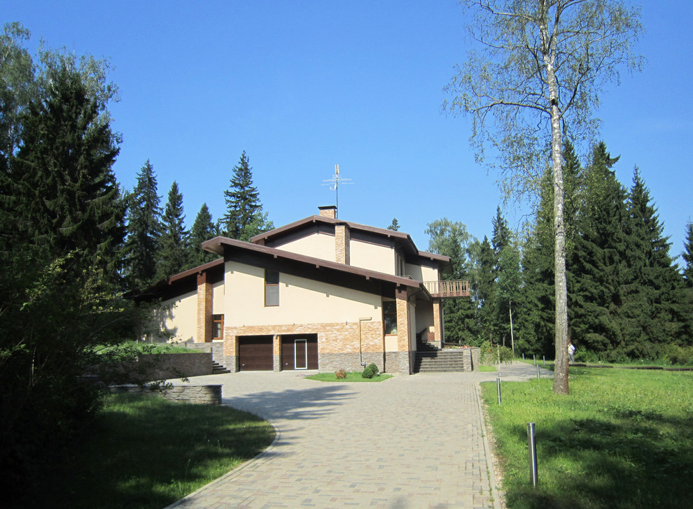 Двухэтажный дом с подвалом, гаражом на 2 машины и бассейном в Подмосковье.