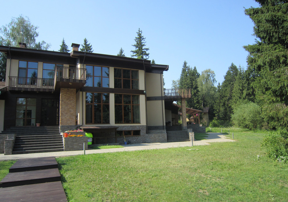 Двухэтажный дом с подвалом, гаражом на 2 машины и бассейном в Подмосковье.