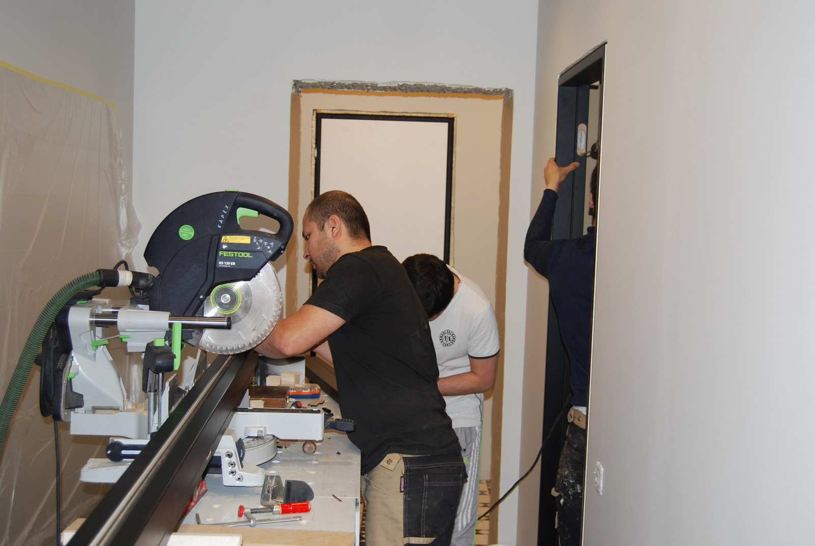 Правильная установка межкомнатных дверей