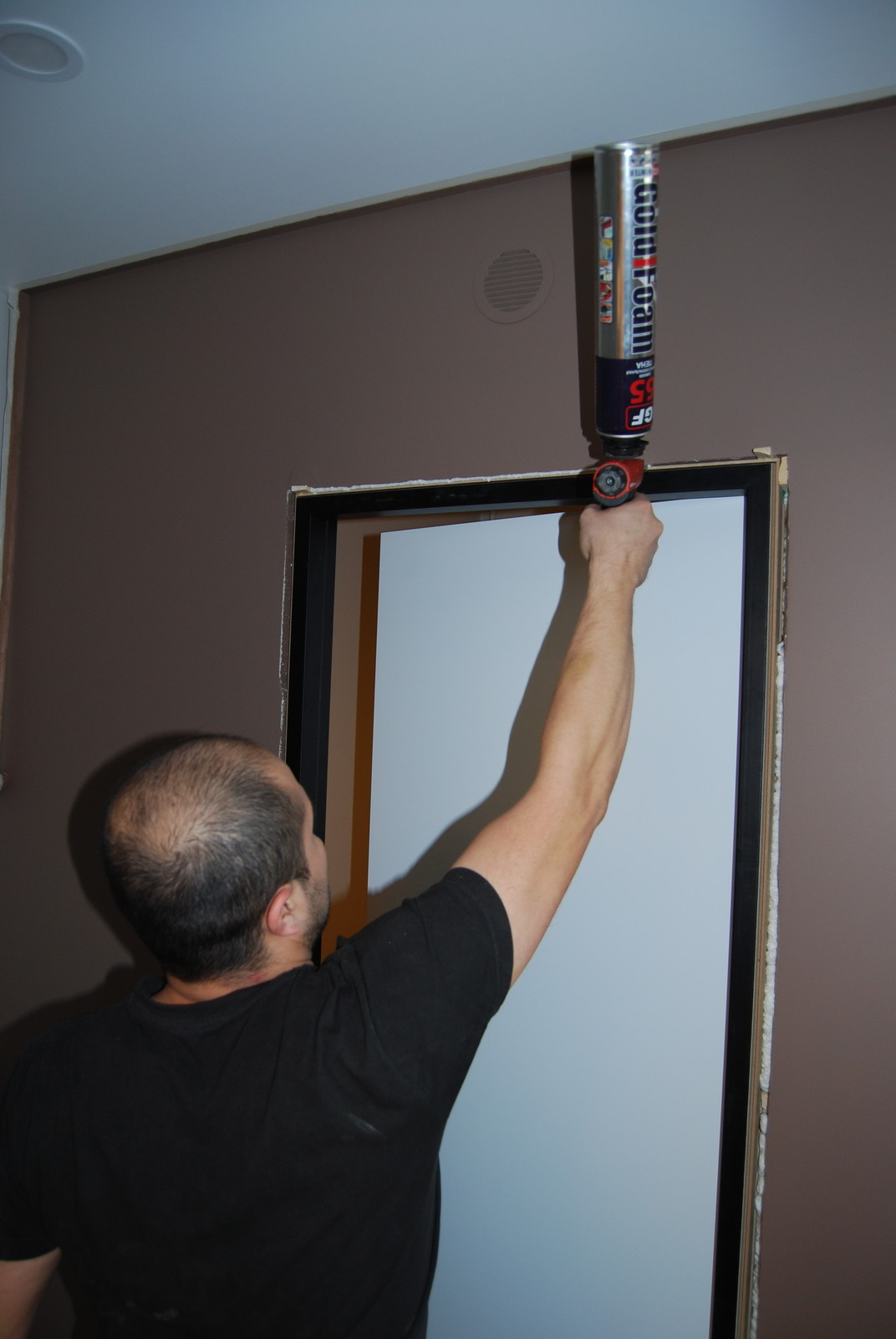 Правильная установка межкомнатных дверей