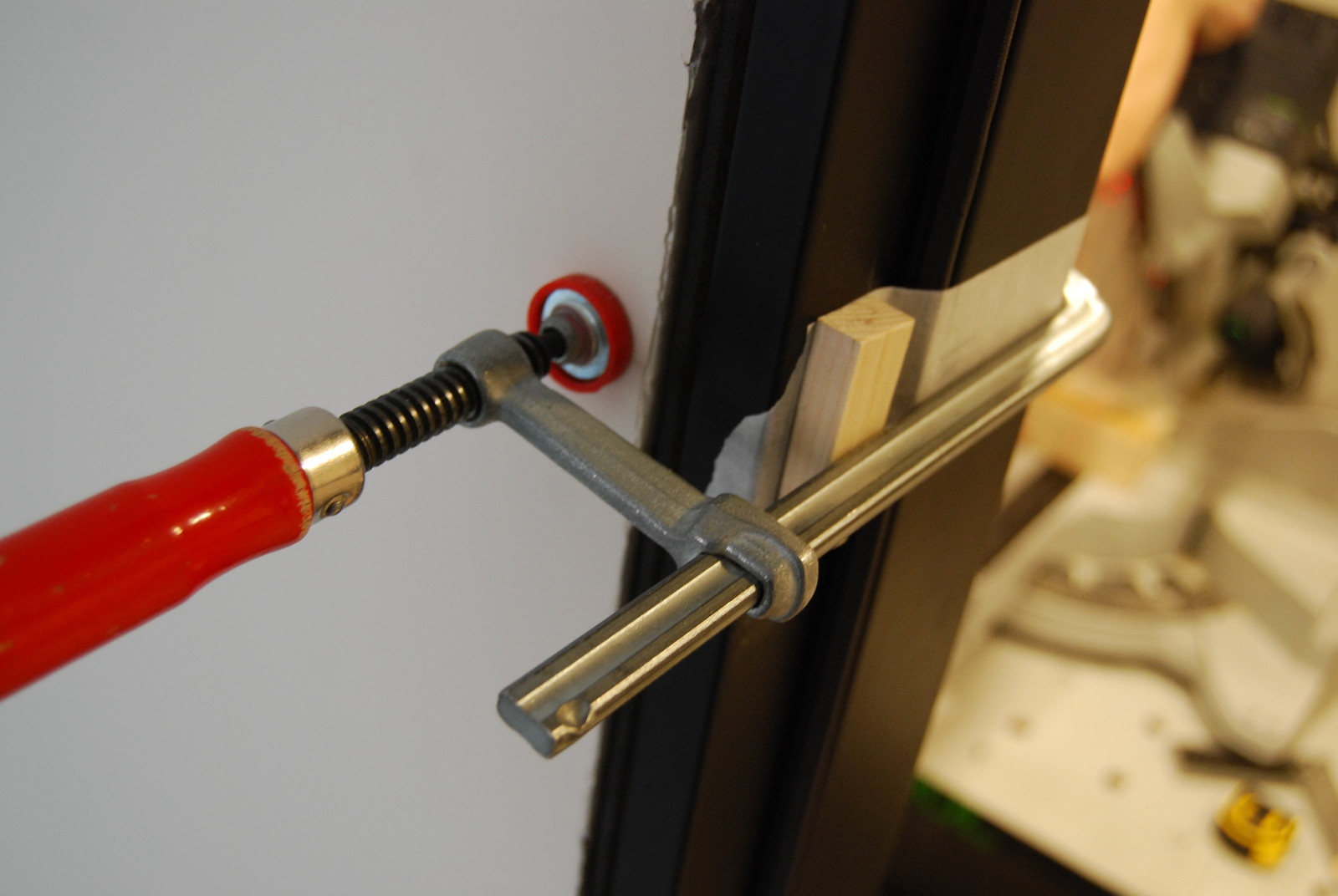 Правильная установка межкомнатных дверей