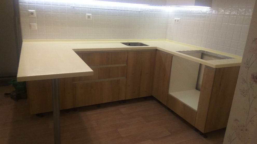 Обложка проекта: Классическая П-образная столешница