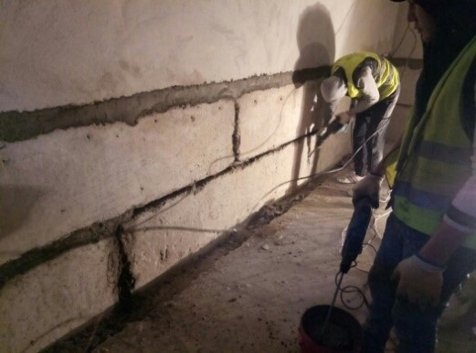 Гидроизоляция стен первого этажа и подвального помещения в частном загородном до