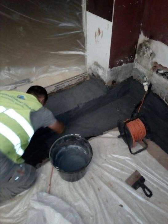 Гидроизоляция стен первого этажа и подвального помещения в частном загородном до