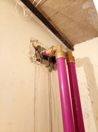 Гидроизоляция стен первого этажа и подвального помещения в частном загородном до