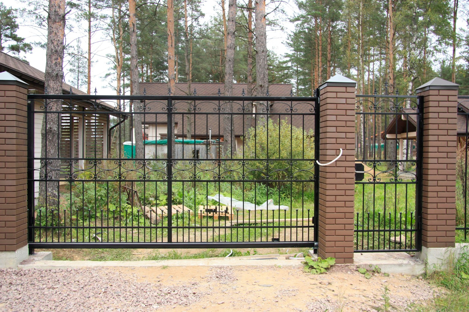 Откатные ворота и калитка