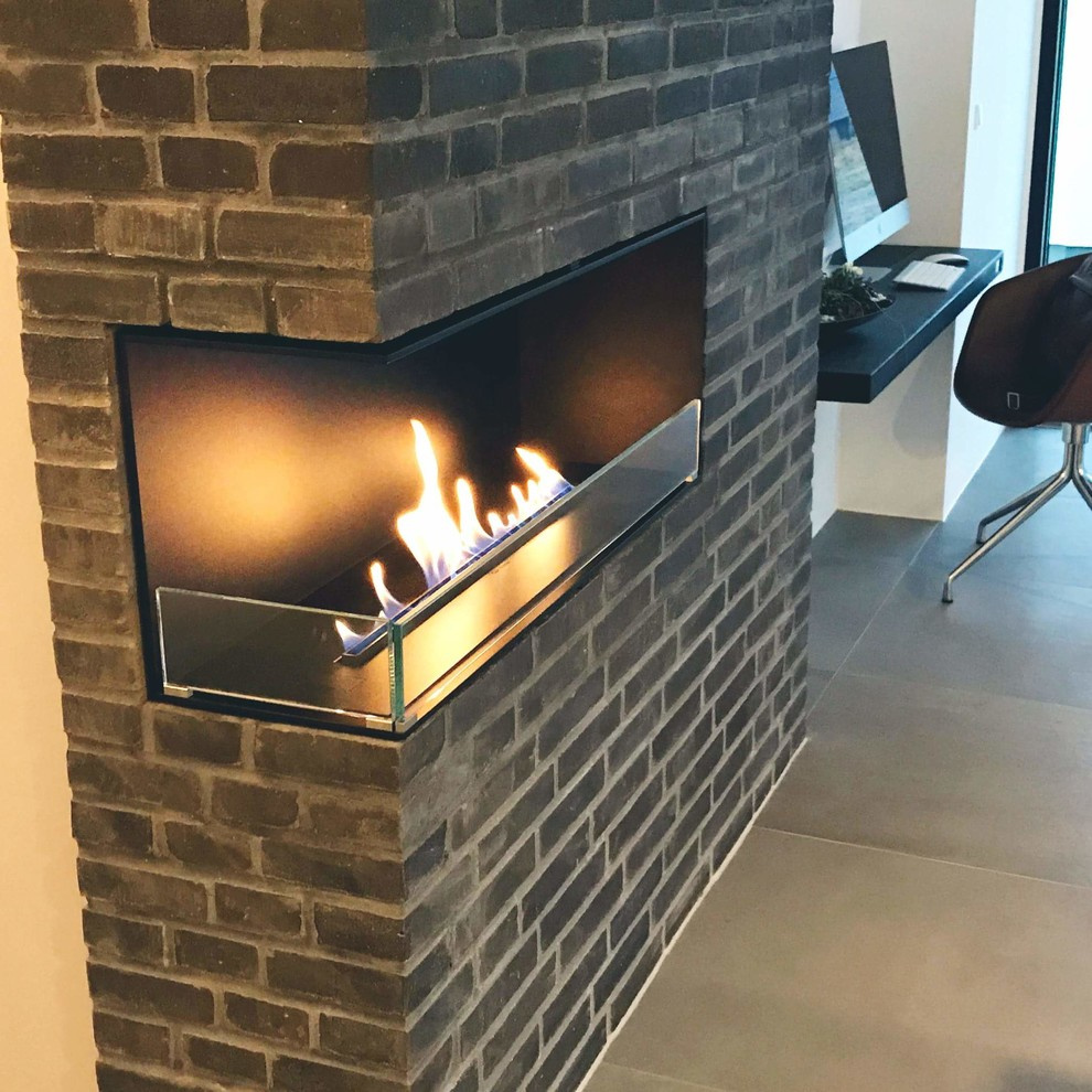 Встраиваемый биокамин в стене