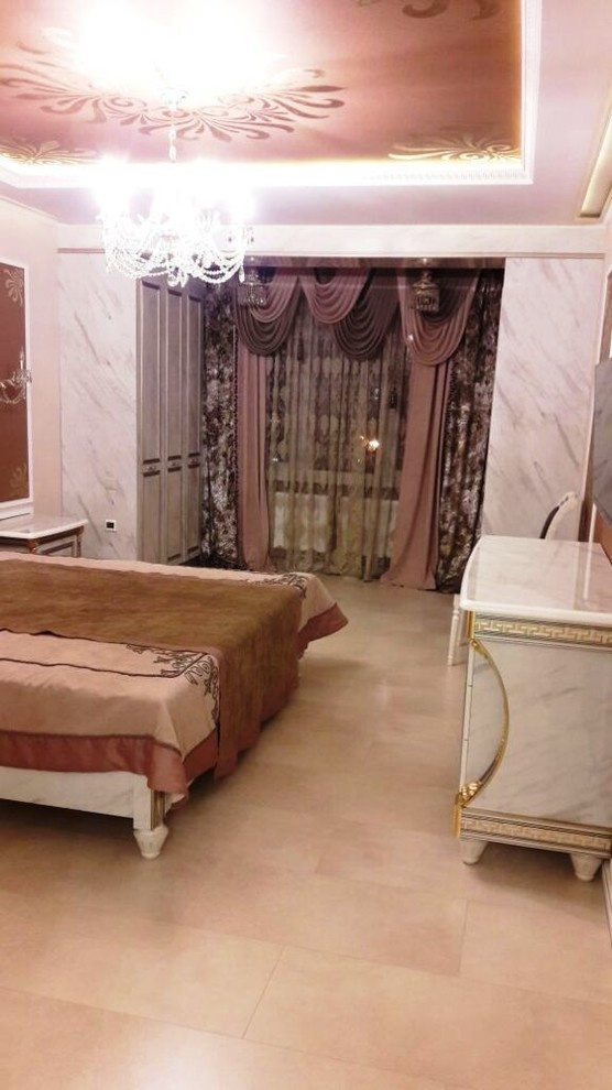 Кровати и тумбы