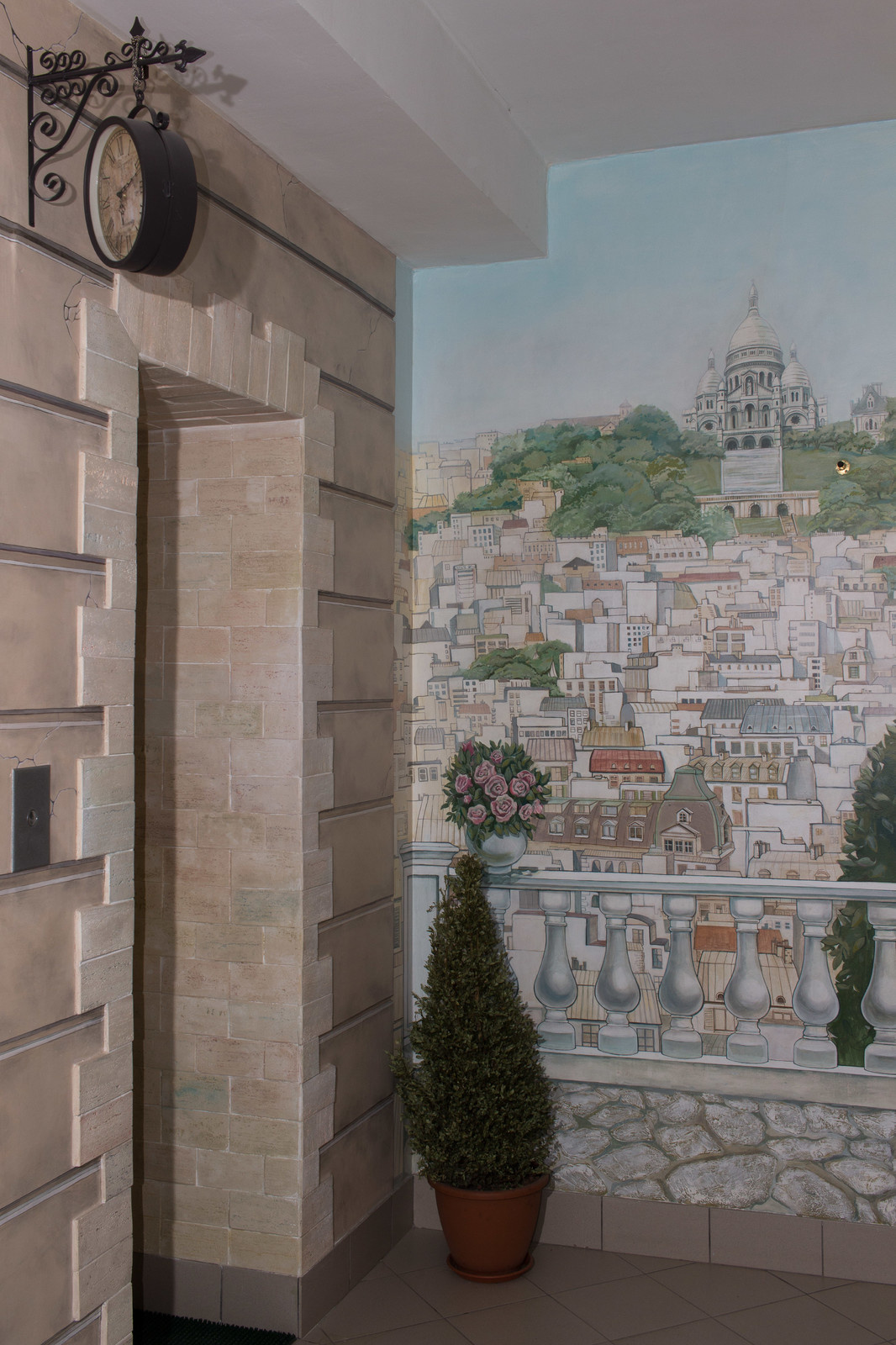 Роспись "Улицы Парижа" на лестничной площадке