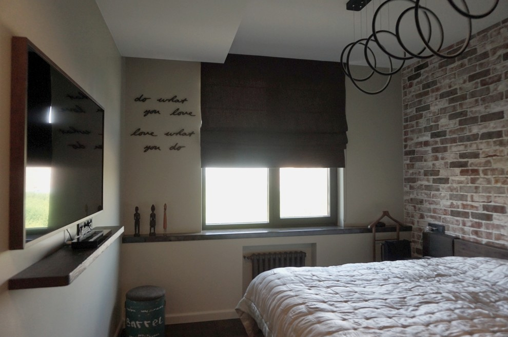 "Римская" штора и чехлы для полок на изголовье кровати выполнены из ткани шенил.