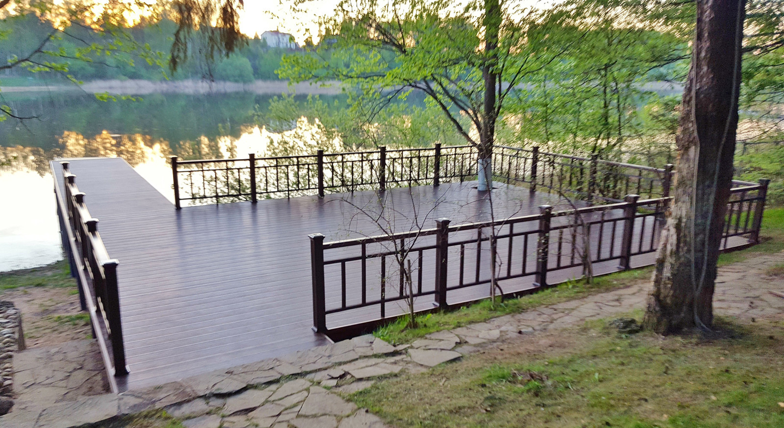 Причал из террасной доски, Бережки