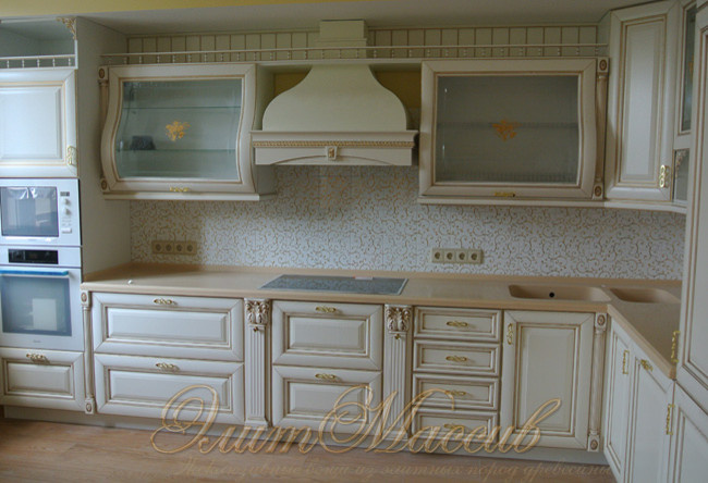 Двери, кухня и гардеробная из массива дерева для заказчика из Москвы