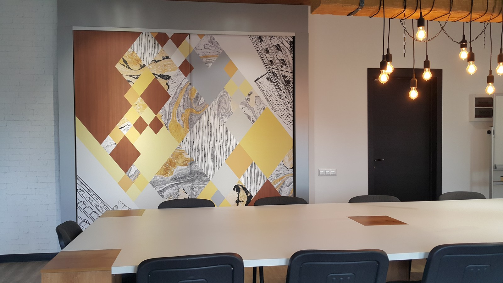 Двери DoorFabric в переговорной