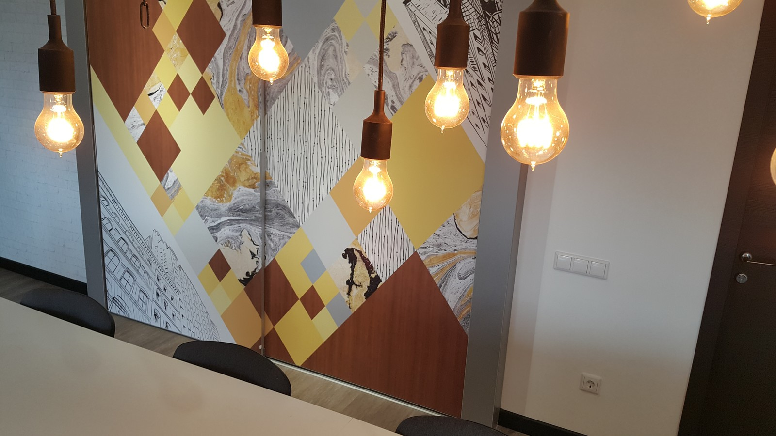 Двери DoorFabric в переговорной