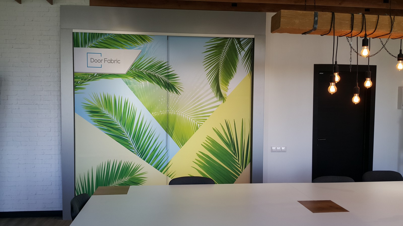 Двери DoorFabric в переговорной