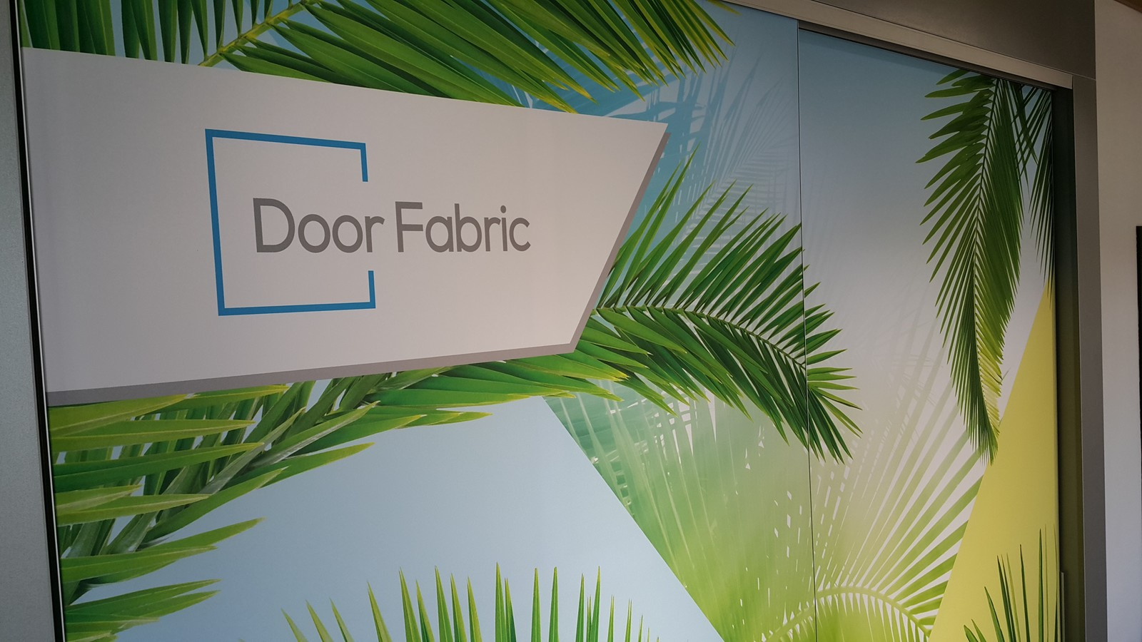 Двери DoorFabric в переговорной