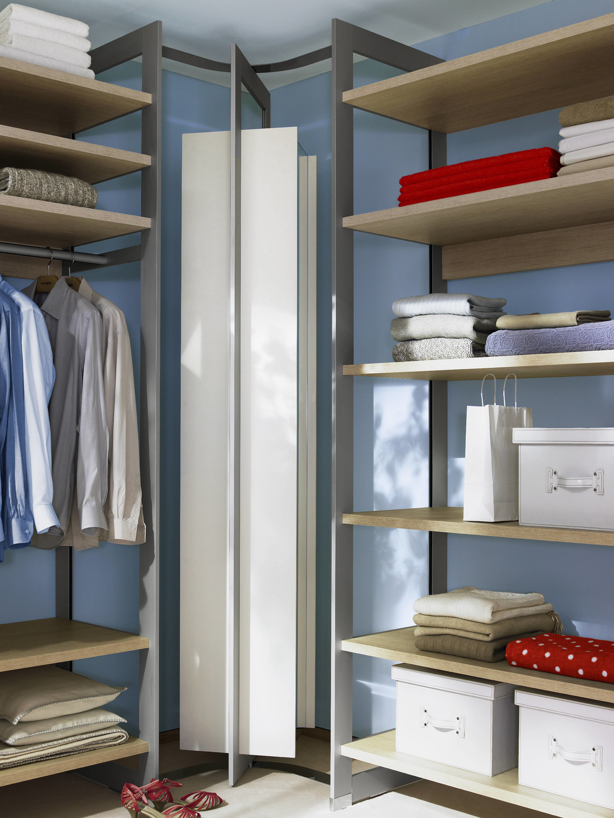 Гардеробная CORNICE Raumplus с угловым поворотным механизмом