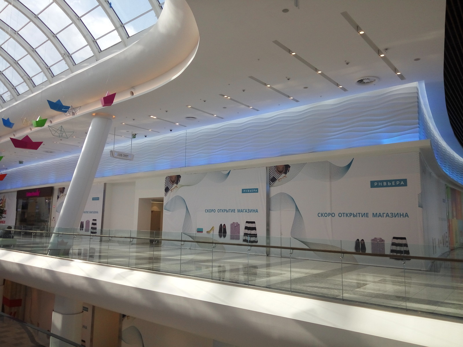 Отделка фриза панелями Duna horizontal в ТРЦ Ривьера